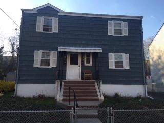 72 6th Ave, Passaic Park, NJ 07055-2138