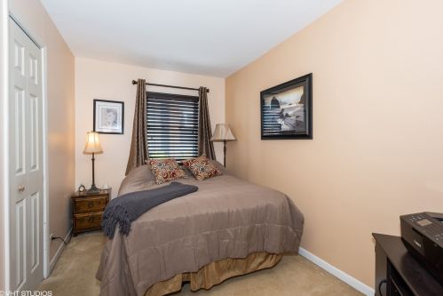 512 Emroy Ave, Elmhurst IL 60126-2020 exterior