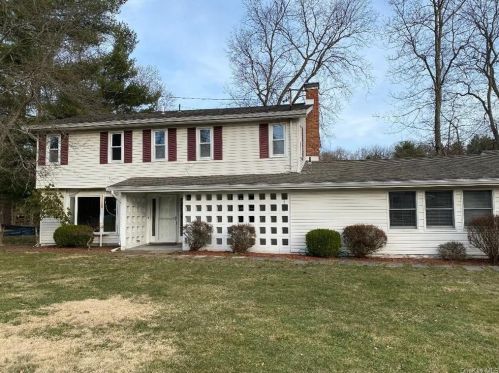 7 Casperkill Dr, Poughkeepsie, NY 12603-5011