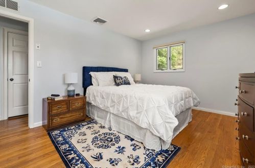 47 Nursery St, Norwalk CT 06850-1707 exterior