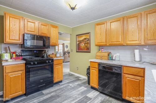 3644 Balsam Ave, Grand Rapids MI 49525-2472 exterior