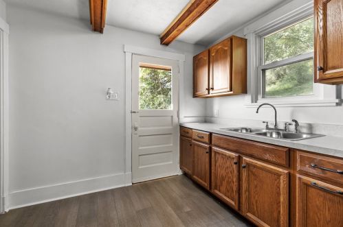 2133 Beckert Ave, Pittsburgh PA 15212-1408 exterior