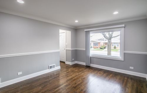 9040 Jeffery Blvd, Chicago, IL 60617-3711