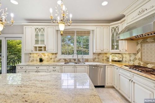 32 Lenox Ave, Demarest NJ 07627-2112 exterior