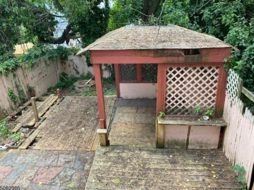 52 Myrtle Ave, Irvington NJ 07111-3338 exterior