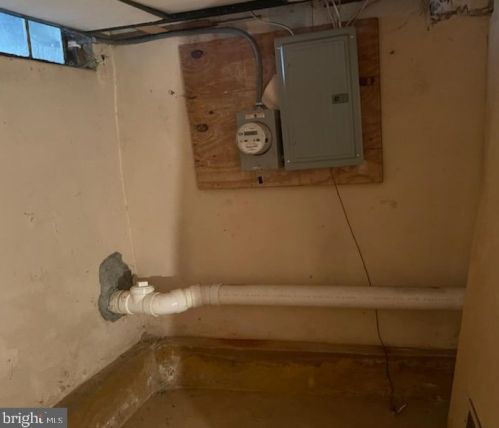 2837 Lawrence St, Philadelphia PA 19120-2803 exterior