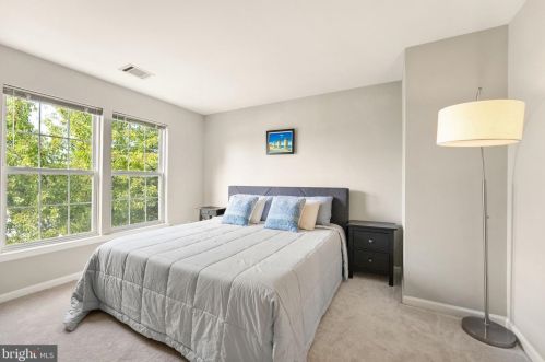 106 Ingle Pl, Alexandria VA 22304-7600 exterior