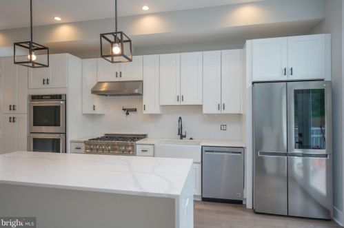 230 Fountain St, Philadelphia PA  19128-4508 exterior