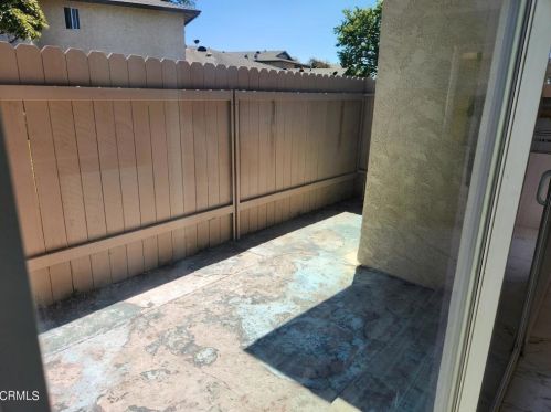 3044 Concord Dr, Oxnard CA 93033-5501 exterior