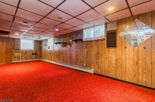 19 Cloverhill Pl, Montclair NJ 07042-4818 exterior