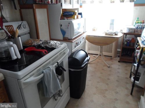 6147 Erdrick St, Philadelphia PA 19135-3516 exterior