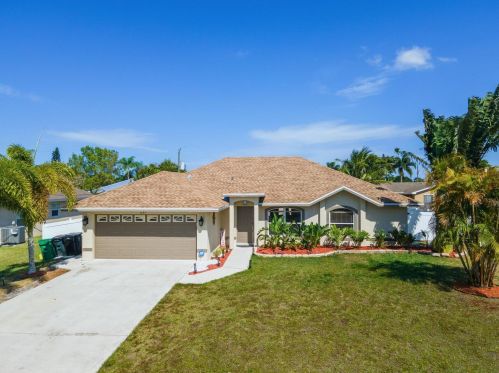 451 Raymond Ln, Fort Pierce FL  34983-1131 exterior