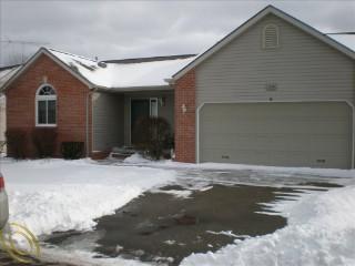 1219 Crystal Pointe Cir, Fenton MI  48430-2064 exterior
