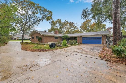 229 Elmwood St, Huntsville TX 77320-3408 exterior