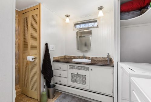 20 Bay Rd, Newmarket NH 03857-1728 exterior