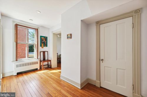 311 5 St, Washington DC 20003-1104 exterior