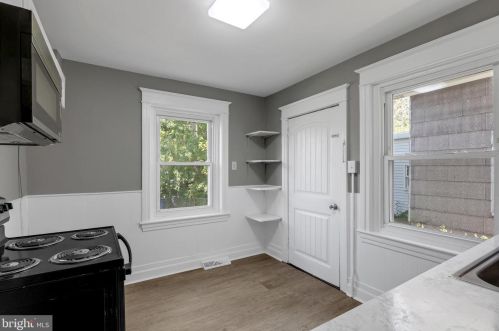 565 Jefferson Ave, Pottstown PA 19464-4721 exterior