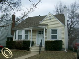 545 Maplehurst St, Detroit MI  48220-1382 exterior