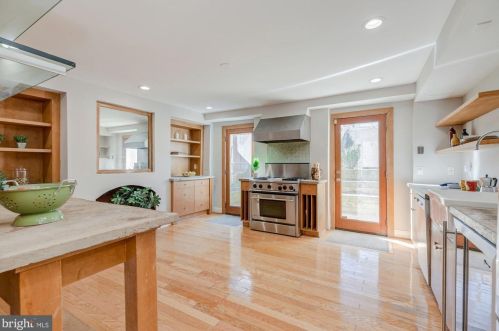 1832 15 St, Washington DC 20009-3938 exterior