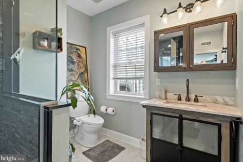 912 American St, Philadelphia PA 19140-5726 exterior