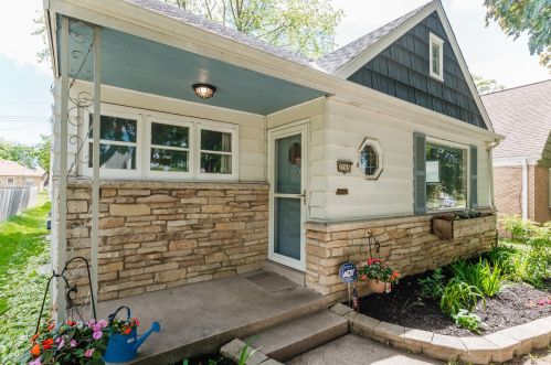 3706 86th St, Milwaukee, WI 53222-2830