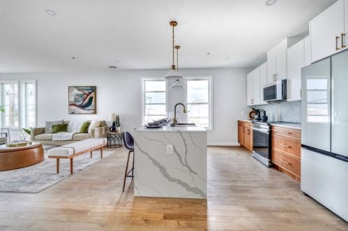 439 Chelsea St, Boston MA exterior