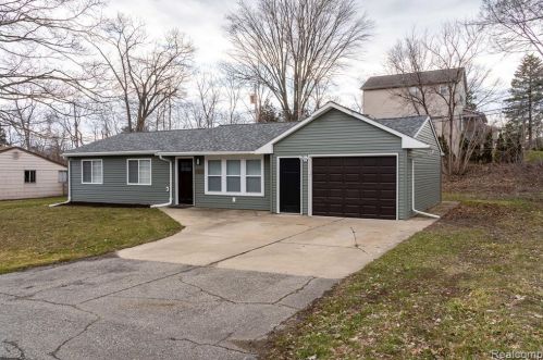 4697 Newcroft St, Commerce Township, MI 48382-3825