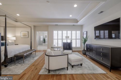 1456 Harvest Xing Dr, Mc Lean VA 22101-5651 exterior