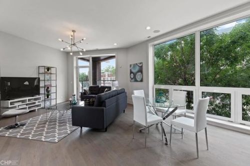 3065 Milwaukee Ave, Chicago, IL 60618-6621