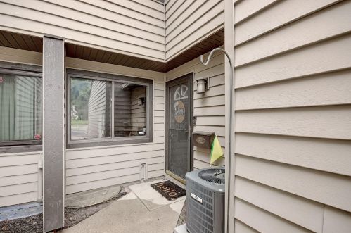 9073 70th St, Milwaukee, WI 53223-2113