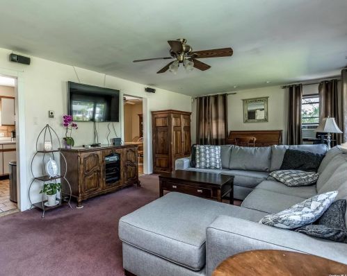 1638 Louis Kossuth Ave, Bohemia, NY 11716-1514