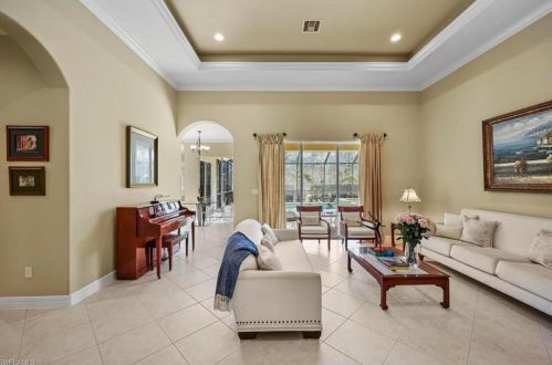 7476 Treeline Dr, Naples FL 34119-9727 exterior