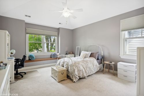 695 Mitchell Ave, Elmhurst IL 60126-4855 exterior