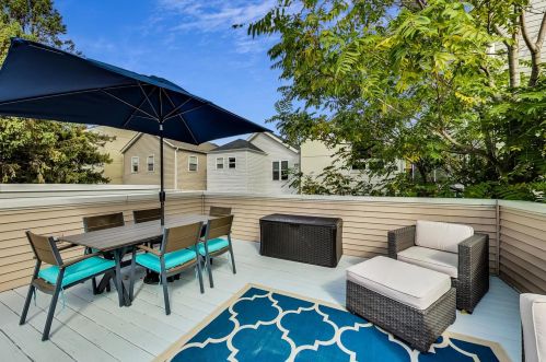 2100 Bingham St, Chicago IL 60647-4033 exterior