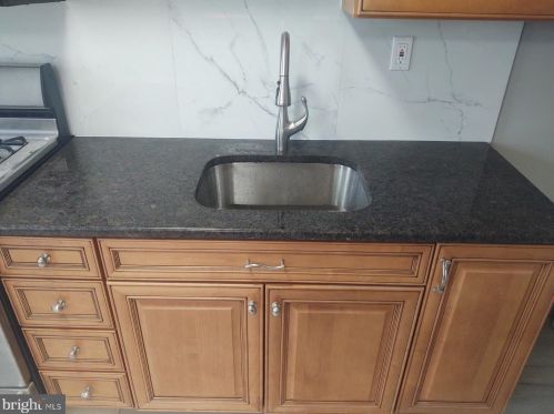 6658 Erdrick St, Philadelphia PA 19135-1604 exterior