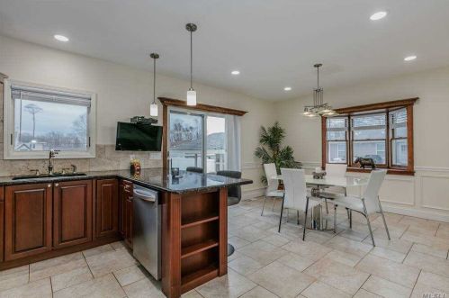 1541 1 St, Babylon NY 11704-5059 exterior