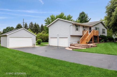 3723 Shenandoah Dr, Bull Valley, IL 60012-1732