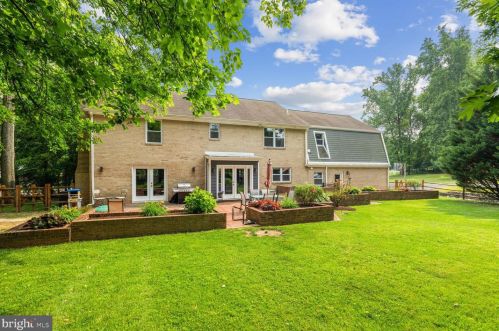 8819 Victory Ln, Rockville MD 20854-3643 exterior