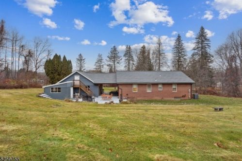 16 Lawrence Rd, Dover, NJ 07869-3106