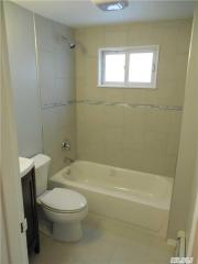 18 Marilyn Ct, Babylon NY  11704-7915 exterior