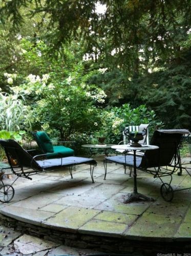 11 Dover Rd, Westport CT 06880-2627 exterior