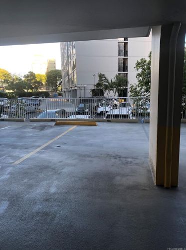 1624 Kanunu St, Honolulu HI  96814-2747 exterior