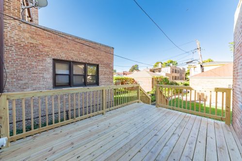 6758 Artesian Ave, Chicago IL  60645-4614 exterior