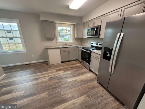 490 Columbus Ave, Littlestown PA 17340-1516 exterior