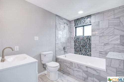 718 Grosvenor St, San Antonio TX 78221-1408 exterior