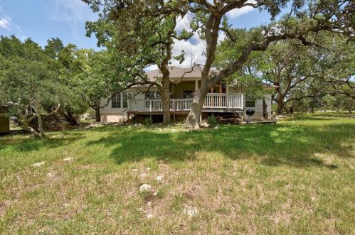 8101 Forest View Dr, Austin TX  78737-9055 exterior