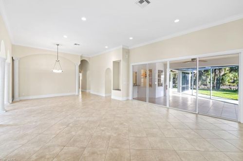 880 5 St, Naples FL 34117-2114 exterior