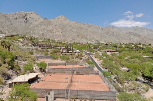 5251 Mission Hill Dr, Tucson AZ  85718-1812 exterior