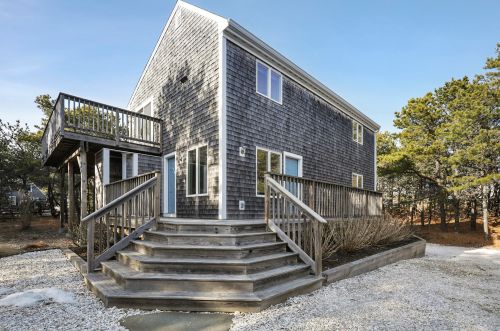 375 Hatch Rd, Eastham MA 02642-1847 exterior