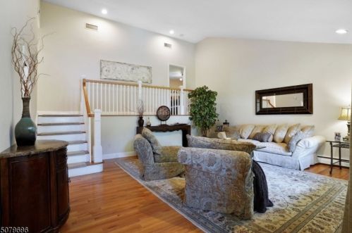 29 Archbridge Ln, Springfield, NJ 07081-2745